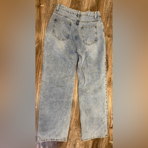 Vintage-Inspired Light Wash Mom Jeans – Size Small - Picture 2 of 5